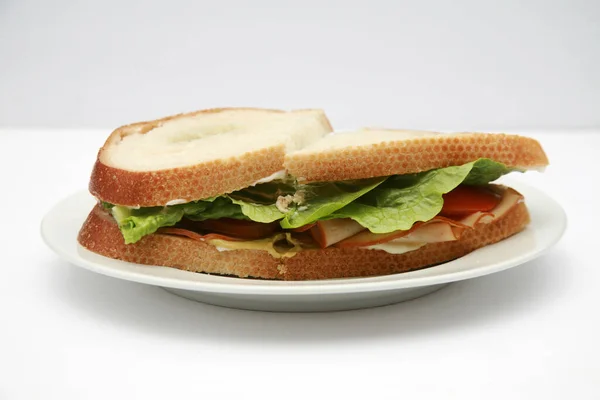 Sandwich Pavo Sándwich Pavo Con Lechuga Tomate Sobre Pan Masa — Foto de Stock