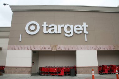 Irvine, California - ABD - 1 Haziran 2023 Hedef Mağazası. Target Corporation, Minneapolis, Minnesota merkezli bir Amerikan perakende şirketidir. Amerika 'nın en büyük yedinci perakendecisi..