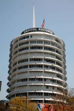 Hollywood, California USA - 12 Mayıs 2023: Hollywood California 'daki Capital Records binası. Capitol Records, Universal Music Group tarafından dağıtılan bir Amerikan plak şirketidir. Hollywood