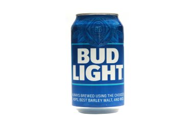 Lake Forest, California - ABD - 29 Nisan 2023: Bud Light. Alüminyum kutu Bud Light. Şirketin Dylan Mulvaney ile yaptığı bir transseksüel aktivist sponsor tarafından boykot edildi.. 