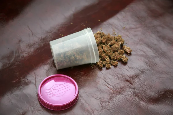 Marihuana Getrocknete Cannabisblüten Marihuana Knospen Freizeit Ganja Verschreibung Von Medizinischem — Stockfoto