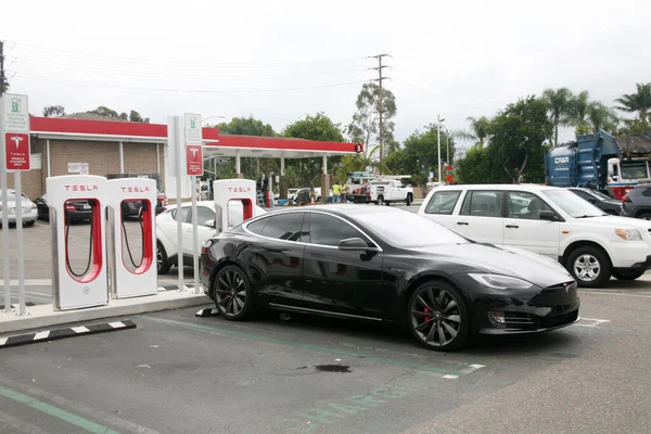 Irvine California Estados Unidos Junio 2023 Tesla Electric Car Charging — Foto de Stock
