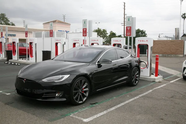 Irvine California Abd Haziran 2023 Tesla Elektrikli Otomobil Şarj Stasyonu — Stok fotoğraf