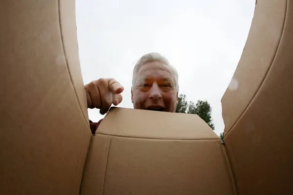 Opening Carboard Box Smiling Man Opening Carton Box Relocation Unpacking — Stock Photo, Image