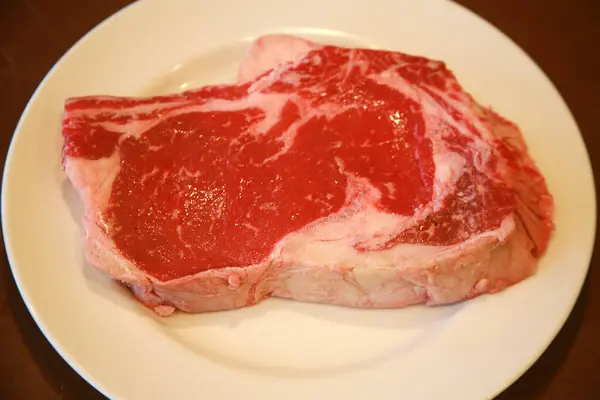 Steak Marhahús Vörös Hús Szaftos Közepes Marhahús Bordaszem Steak Nyers — Stock Fotó