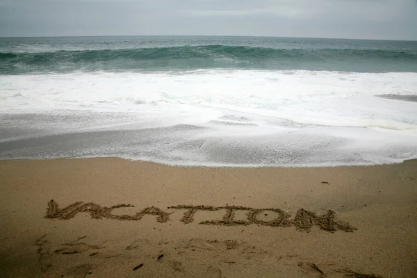 Férias Escritas Areia Praia Com Oceano Como Pano Fundo — Fotografia de Stock