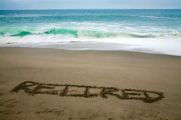 Reformado Escrito Areia Praia Com Oceano Como Pano Fundo — Fotografia de Stock
