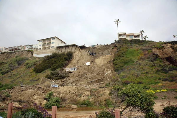 Сан Клементе Калифорния Сша 2023 Три Скалистых Многоквартирных Дома Один — стоковое фото