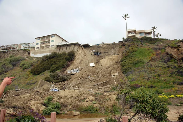 Сан Клементе Калифорния Сша 2023 Три Скалистых Многоквартирных Дома Один — стоковое фото