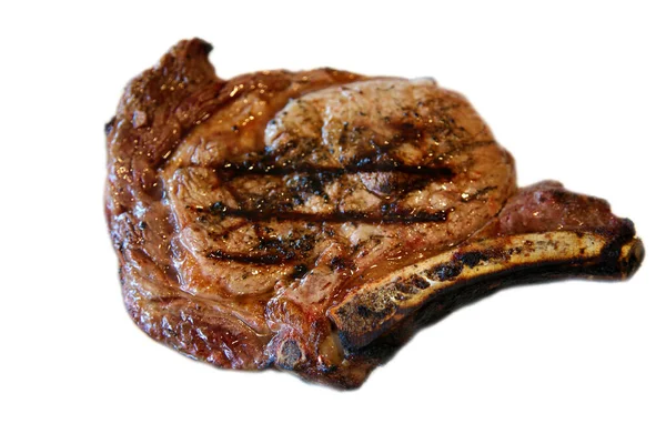 白色与肉中的烧烤烧烤标记上孤立的热新鲜烤无骨肋眼牛排 — 图库照片