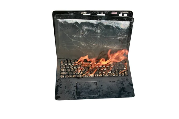 Brännande Laptop Och Tangentbord Utrustningsbrand Grund Felaktigt Batteri Och Ledningar — Stockfoto