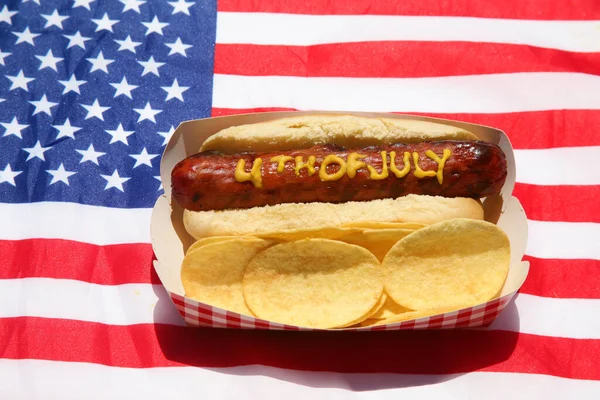 Een Hotdog Mosterd Patriottische Hotdog Juli Hot Dog Juli Geschreven — Stockfoto