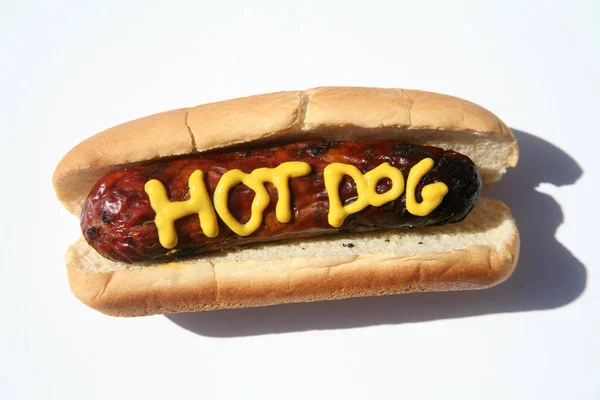 Hotdog Textem Napsaným Žluté Hořčici Hotdogy Oběd Izolovaný Bílém Prostor — Stock fotografie