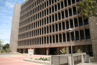 Santa Ana, California - ABD - 13-2022 Mart: Santa Ana, Kaliforniya Halk Kütüphanesi. Kütüphanelerde kitaplar ve yayınlar vardır..