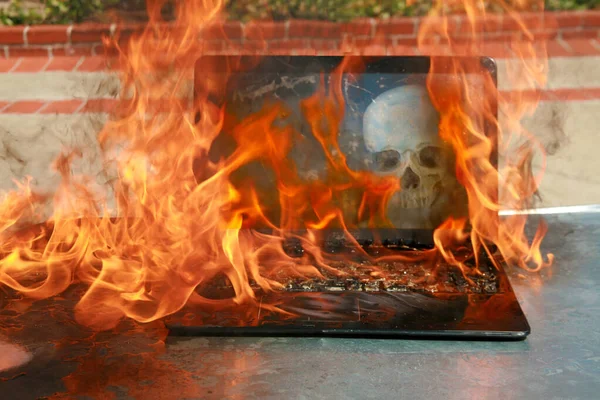 Vypalování Notebooku Klávesnice Požár Zařízení Kvůli Vadné Baterii Vedení Notebook — Stock fotografie