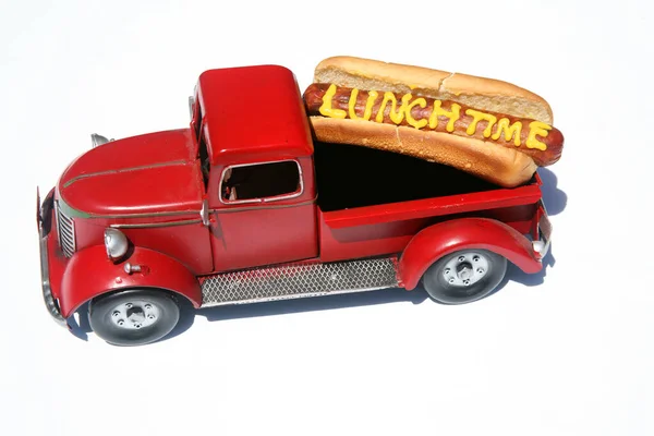 Hotdog Slovy Oběd Napsanými Žluté Hořčici Hotdogy Oběd Izolovaný Bílém — Stock fotografie