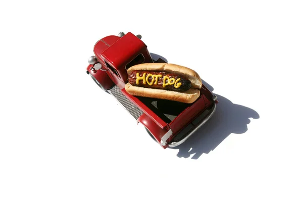 Хотдог Словами Hot Dog Написанными Желтой Горчицей Хотдоги Обед Изолирован — стоковое фото