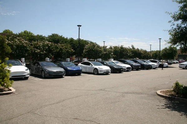 Irvine California Estados Unidos Junio 2023 Tesla Electric Vehicle Charging — Foto de Stock