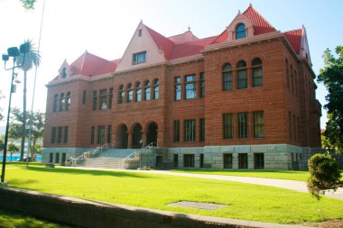 Santa Ana, California - ABD - 25 Şubat 2021: Orange County California Adliyesi, 1900 'de inşa edildi. Burası Güney Kaliforniya 'daki en eski mahkeme binası. Sadece Düzenleyici Kullan.