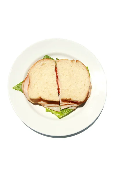 ホワイトプレートにタバコ レタス トマト チーズを分離した自家製サンドイッチ — ストック写真
