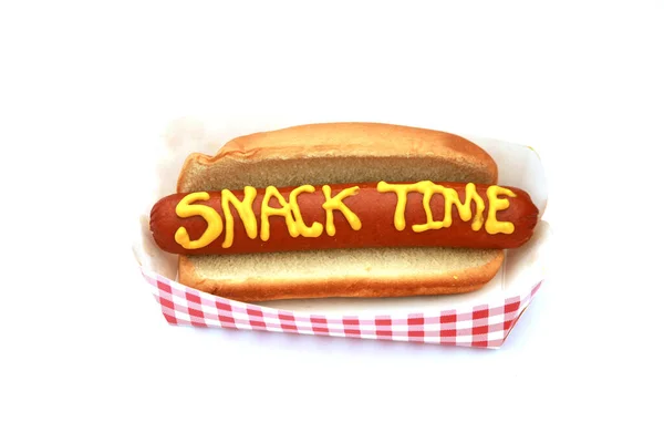 Amerykańskie Jedzenie Hot Dog Kiełbasą Musztardą Tekst Przekąska Czas — Zdjęcie stockowe