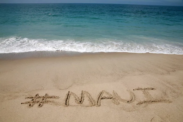 Name Maui Written Sand Beach Pacific Ocean Background — Stock Photo, Image