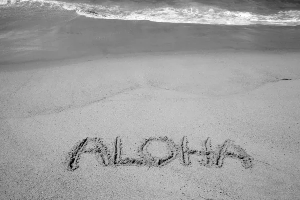 Slovo Aloha Napsané Písku Pláži Havaji — Stock fotografie