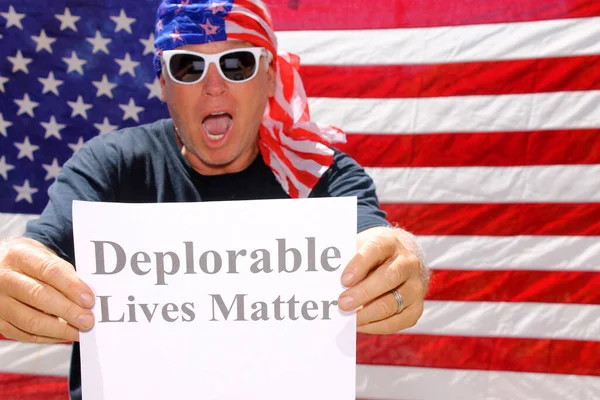 Man Poses Front American Flag Deplorable Lives Matter Sign — Stock Photo, Image