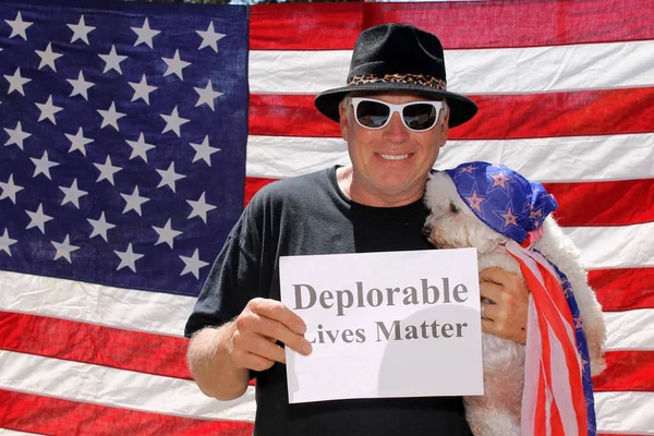 Deplorable Lives Matter Photo Booth Man Smiles Holds His Happy — Stock Photo, Image