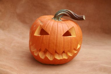 Cadılar Bayramı. Cadılar Bayramı Balkabağı. Ürkütücü bir Jack O Lantern. Cadılar Bayramı oymalı balkabağı. Tatil Spesiyali. Eğlence zamanı. Şeytani Eğlence. Komik Cadılar Bayramı. Komik balkabağım. Perili sezon. Balkabağı oyma yarışması. Boo!.