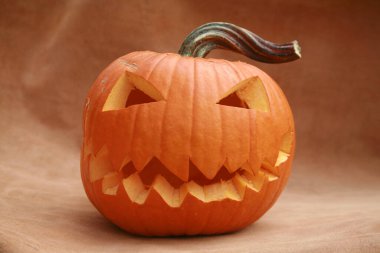 Cadılar Bayramı. Cadılar Bayramı Balkabağı. Ürkütücü bir Jack O Lantern. Cadılar Bayramı oymalı balkabağı. Tatil Spesiyali. Eğlence zamanı. Şeytani Eğlence. Komik Cadılar Bayramı. Komik balkabağım. Perili sezon. Balkabağı oyma yarışması. Boo!.