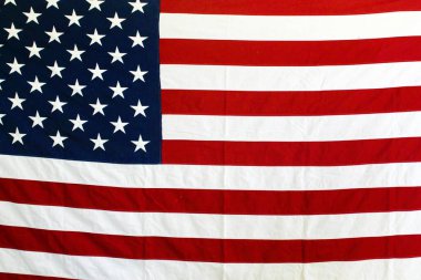 Amerikan Bayrağı. Rüzgarda sallanan Amerikan Bayrağı. Anma Günü. 4 Temmuz. Kırmızı beyaz ve mavi. Eski Glory gururla sergilenir. Birleşik Devletler Bayrağı. ABD Bayrağı. Amerikan 4 Temmuz. Gaziler Günü. Gurur