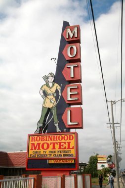 Anaheim California - ABD - 17-2023: Robinhood Motel. Anaheim 'da, Knotts Berry Farm' a 3.5 km uzaklıkta bulunan Robinhood Motel ücretsiz Wi-Fi ve ücretsiz özel park olanaklarına sahiptir..