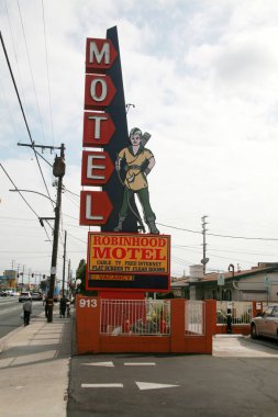 Anaheim California - ABD - 17-2023: Robinhood Motel. Anaheim 'da, Knotts Berry Farm' a 3.5 km uzaklıkta bulunan Robinhood Motel ücretsiz Wi-Fi ve ücretsiz özel park olanaklarına sahiptir..