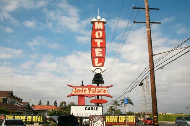 Stanton, California - ABD - 17-2023: Jade Palace Motel, 11231 Beach Bulvarı 'nda yer almaktadır. Jade Palace Motel 'e telefon üzerinden saatlerce ulaşabilirsiniz..