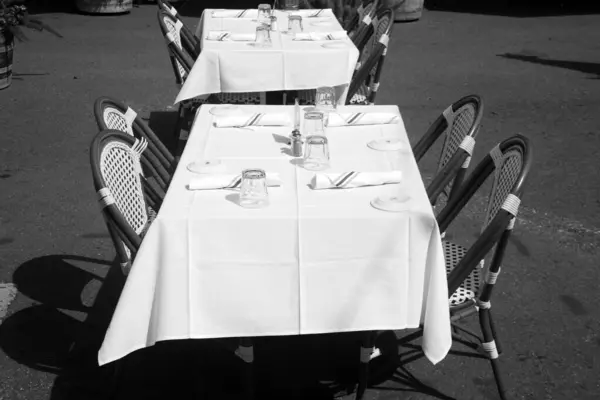 Restaurace Venkovní Večeře Restauraci Stůl Židlemi Outdoor Cafe Venku Večeři — Stock fotografie