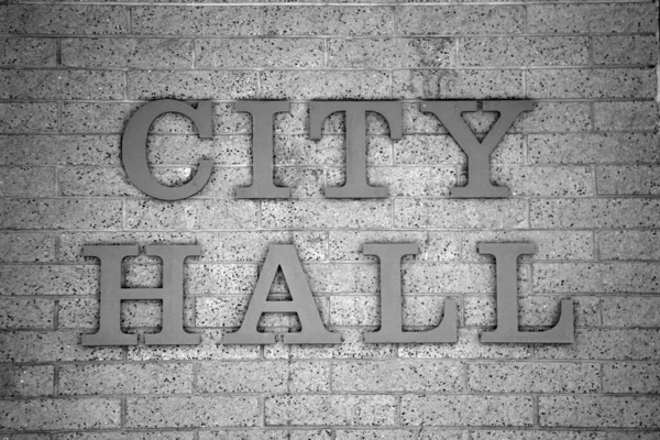 シティ ホール 市役所は政府の建物の側面にサインします サインとシンボル インフォメーションサイン — ストック写真