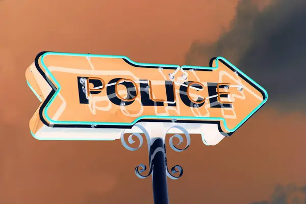 Policja Znak Neon Police Arrow Znak Policyjny Wskazuje Posterunek Policji — Zdjęcie stockowe