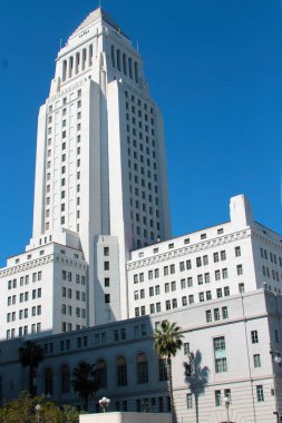 Los Angeles Belediye Binası. 1928 yılında tamamlanan, Los Angeles, California şehrinin merkezi ve belediye başkanının ofisi, toplantı odaları ve ofisleri Los Angeles 'ın merkezidir..  