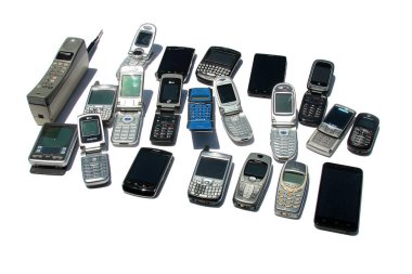 Lake Forest, California - ABD - 11 Temmuz 2025 Vintage Cep Telefonu. 1980 'li yıllardan itibaren başlayan bir antika cep telefonu koleksiyonu. Bir sürü kullanılmış cep telefonu izole edilmiş. Teknoloji. 