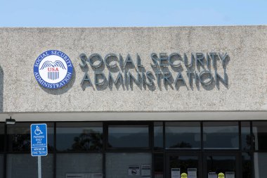 Lake Forest, California - ABD - 6 Haziran 2025: Sosyal Güvenlik İdaresi. Sosyal Güvenlik İdaresi Binası ve İsim İşareti. Birleşik Devletler Sosyal Güvenlik İdaresi Bina Girişi.