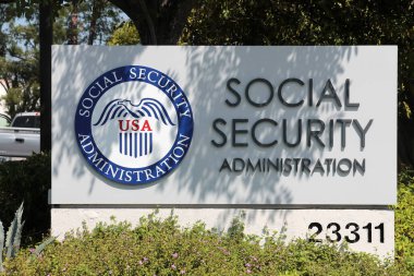 Lake Forest, California - ABD - 6 Haziran 2025: Sosyal Güvenlik İdaresi. Sosyal Güvenlik İdaresi Binası ve İsim İşareti. Birleşik Devletler Sosyal Güvenlik İdaresi Bina Girişi.