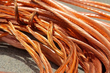 Bakır tel. Bakır kablo. Metal geri dönüşümü. Geri dönüşüm için metal topluyorum. Endüstriyel hurda. Eski bakır teli geri dönüşüm için hurdaya çıkar. Demir içermeyen metaller. Elektrik kablosu. Berilyum Bakır tel. 