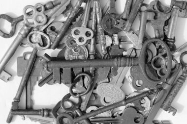 İskelet anahtarlar. Eski iskelet anahtarlar. Beyazda izole edilmiş. Çeşitli Kilitler için bir yığın Vintage Skeleton Keys. Başarının anahtarını çeşitli anahtarlardan seçmek. Kalbimin anahtarı. Başarının anahtarı. Yaşamın Anahtarı.