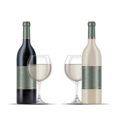 Beyaz bir arka planda izole edilmiş 2 kadeh beyaz şarap ve şarap şişesi tasviri