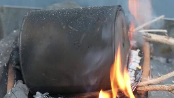 能做火焰喷火用的焦炭布 — 图库视频影像