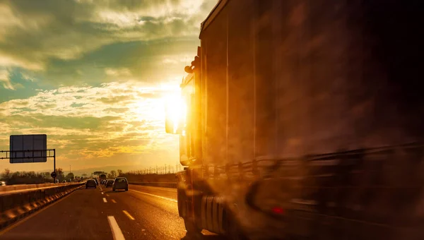 Vrachtwagen Logistiek Scheepvaart Vrachtwagens Leveren Goederen Vrachtwagenvervoer Snelheid — Stockfoto