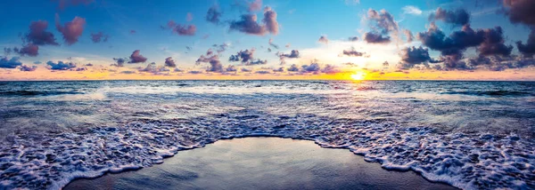 Мечтательный Закат Пляже Причудливая Панорама Заката Пляжа — стоковое фото