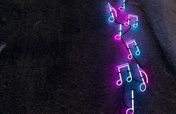 夜輝くネオンサイン カラフルなポスター 明るいバナー 3Dイラスト ネオンの音符の記号 パーティーやエンターテイメントのデザイン — ストック写真