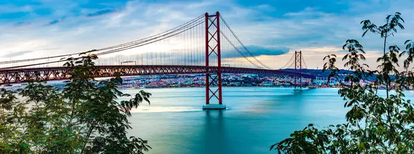 Fotografia Panorâmica Ponte Abril Cidade Lisboa Sobre Rio Tajo Paisagem Imagens De Bancos De Imagens